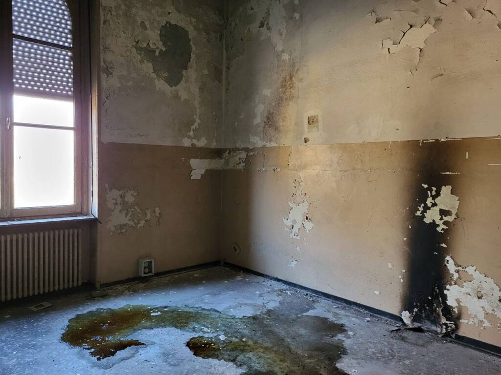 Dentro la ex Casa del Balilla di Legnano