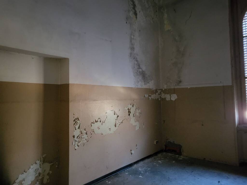 Dentro la ex Casa del Balilla di Legnano