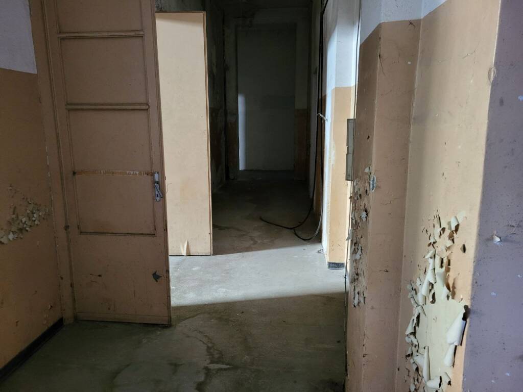 Dentro la ex Casa del Balilla di Legnano