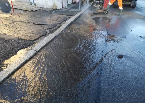 Dispersione idrica in corso Matteotti a Castellanza