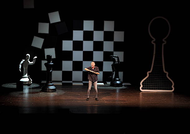 Giuseppe Giacobazzi al Teatro di Varese - foto di Roberto Gernetti