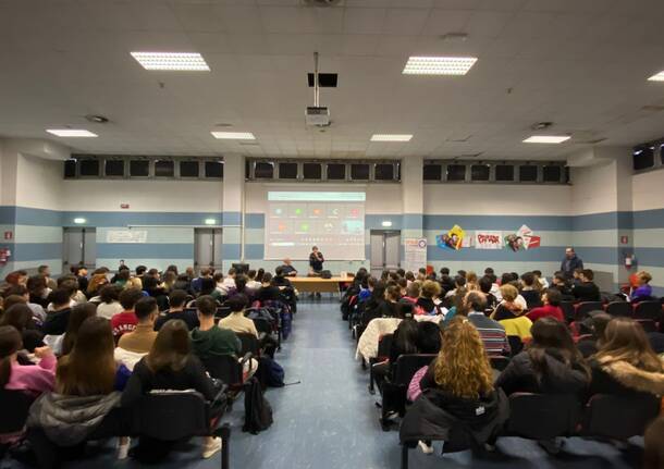 Guerra Gaza-Israele, gli studenti dello Zappa incontrano il giornalista Andrea Avveduto