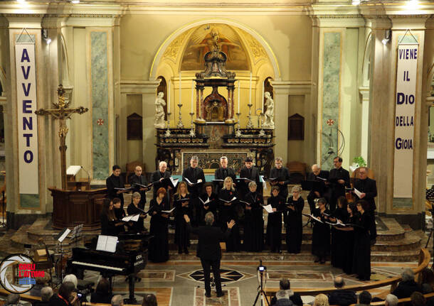 Il concerto di Natale alla chiesa di Solaro con i Discanto Vocal Ensemble