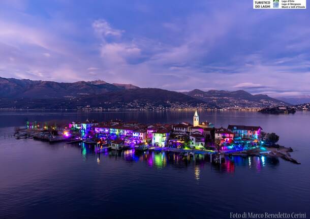 isola dei pescatori illuminata - foto Marco Benedetto Cerini