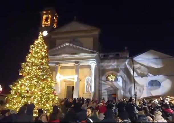 L'accensione dell'albero di Natale a Gerenzano 