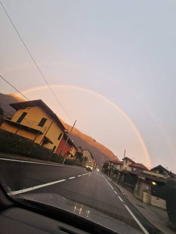 L'arcobaleno dell'11 dicembre 2023 sul Verbano 