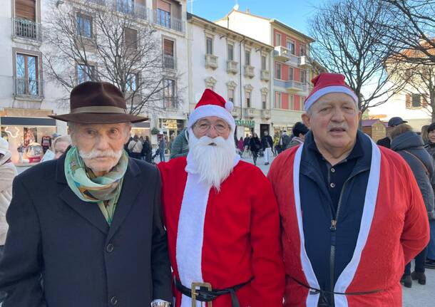 La festa di natale de "La Panchina" in centro a Legnano