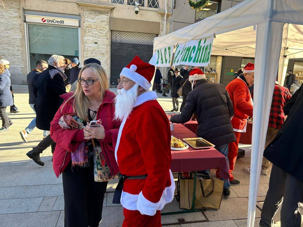 La festa di natale de "La Panchina" in centro a Legnano