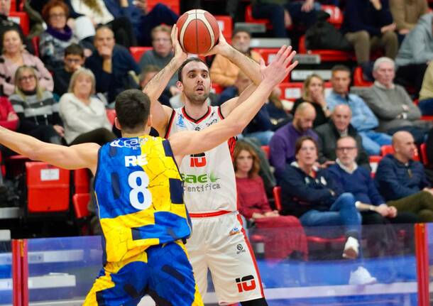 La sfida tra Basket Legnano e Fiorenzuola nelle foto di Zaffaroni