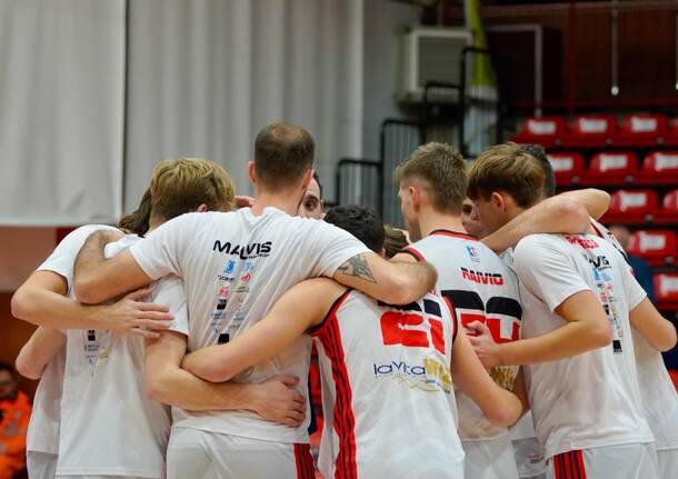 La sfida tra Basket Legnano e Fiorenzuola nelle foto di Daniele Zaffaroni