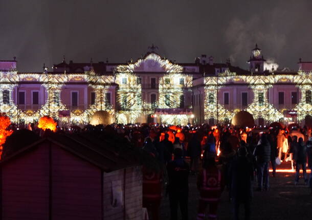 Le nuove luci di Natale ai giardini Estensi