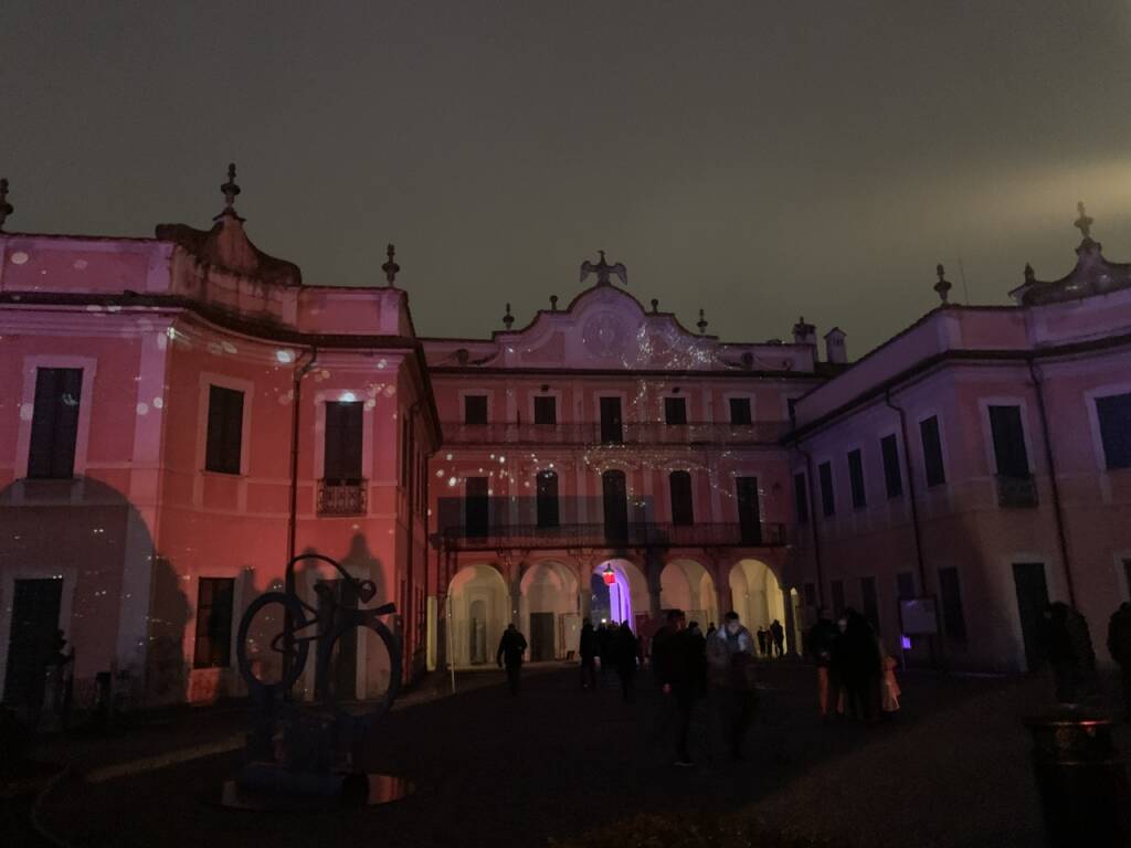 Le nuove luci di Natale ai giardini Estensi