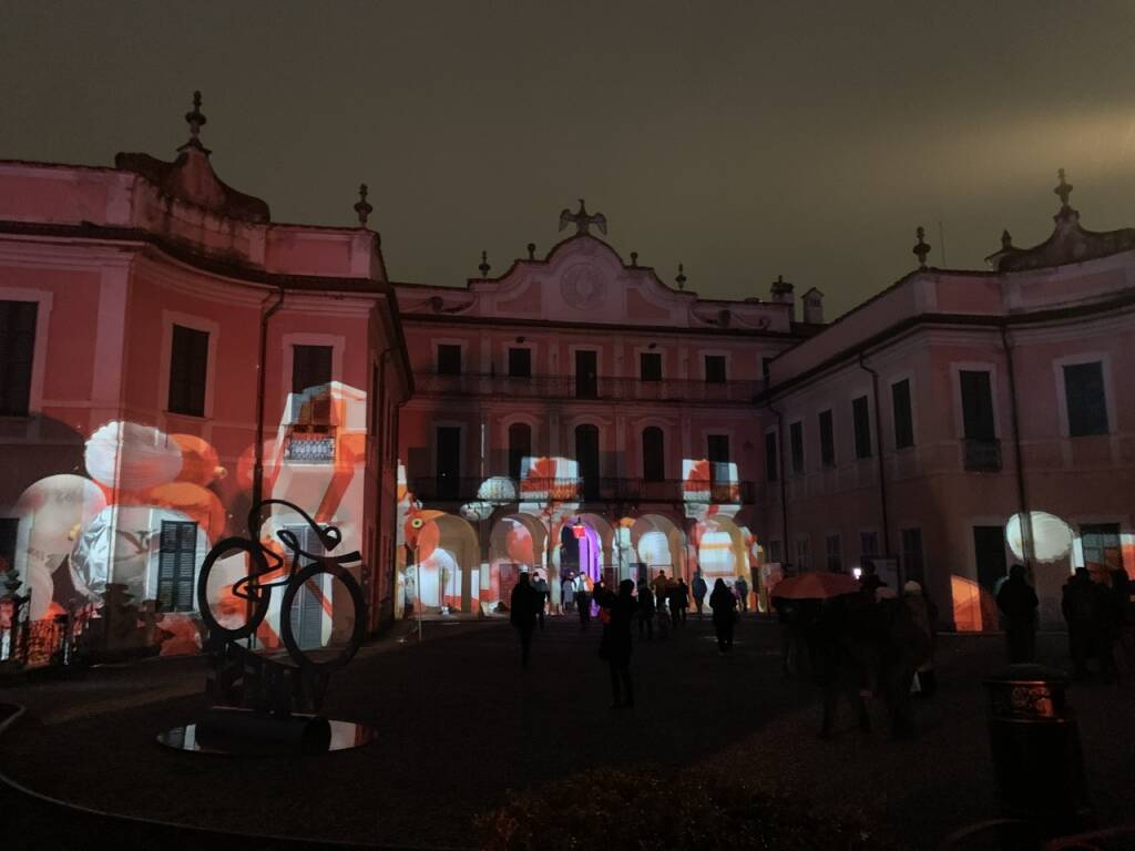 Le nuove luci di Natale ai giardini Estensi