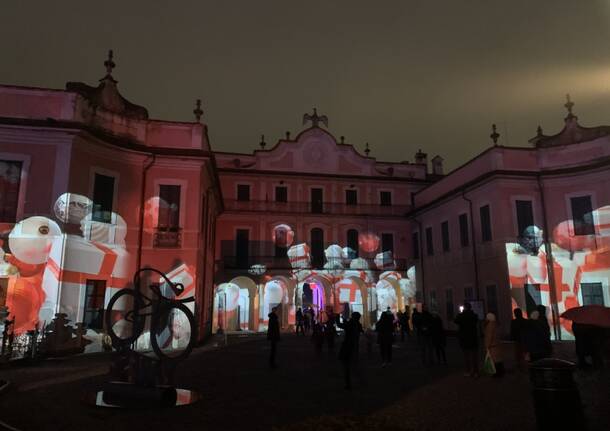 L’accensione delle luci di natale ai giardini Estensi di Varese