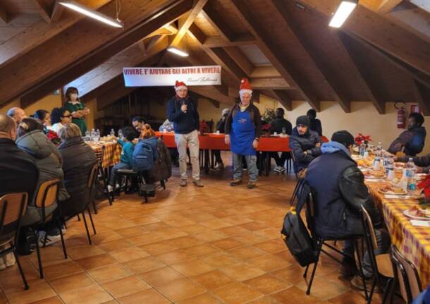 Il pranzo di Santo Stefano per i senza tetto al circolo di Casbeno