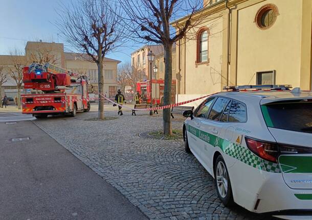 Presepe n fiamme in piazza della Chiesa a Parabiago (15 dicembre)