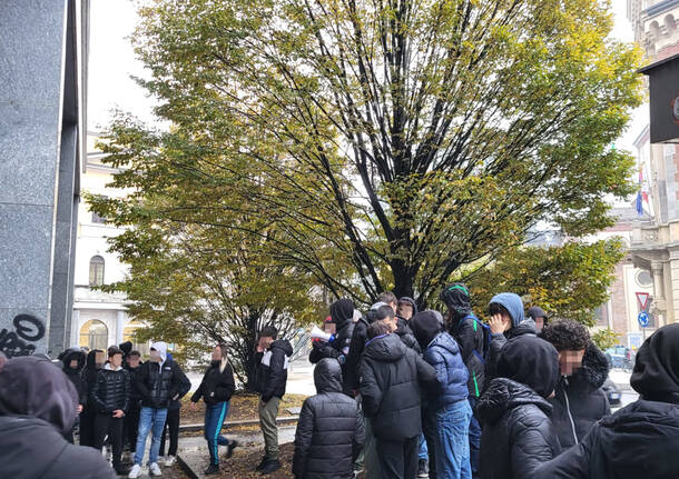 Studenti del Bernocchi in protesta a Legnano 1° dicembre