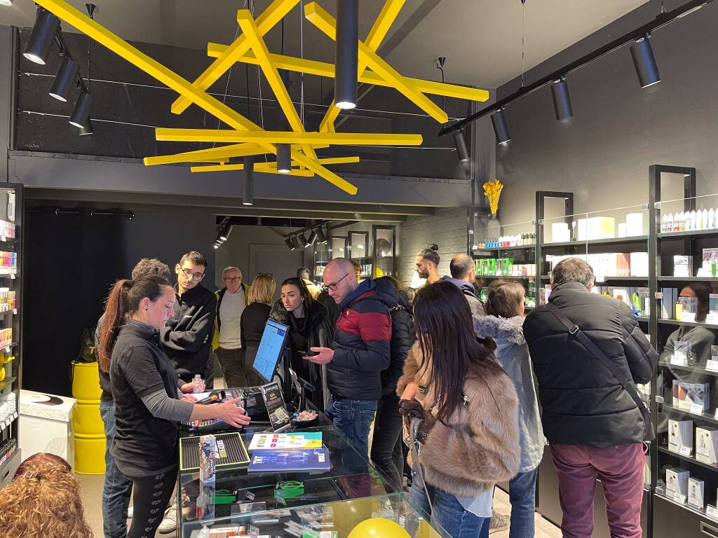 Svapo&Basta Busto Arsizio inaugurazione