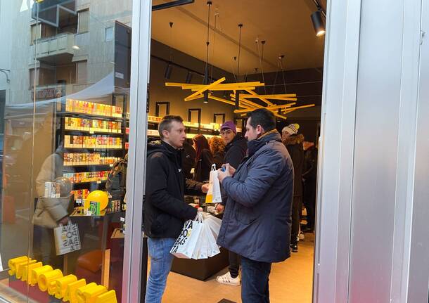 Svapo&Basta Busto Arsizio inaugurazione