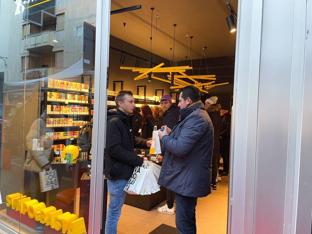 Svapo&Basta Busto Arsizio inaugurazione