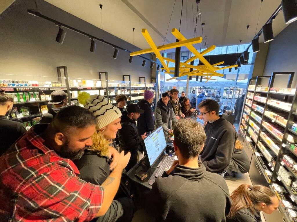 Svapo&Basta Busto Arsizio inaugurazione