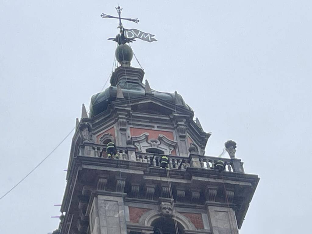 Una corona sul Bernascone: la tradizione dei vigili del Fuoco per l'Immacolata