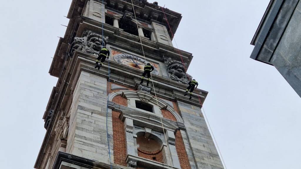 Una corona sul Bernascone: la tradizione dei vigili del Fuoco per l'Immacolata