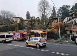 Autobus fuori strada a Varese