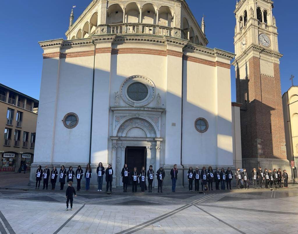 \"Cessate il fuoco\", flash mob pacifista a Busto Arsizio
