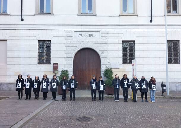 “Cessate il fuoco”, flash mob pacifista a Busto Arsizio