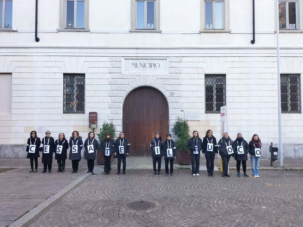 \"Cessate il fuoco\", flash mob pacifista a Busto Arsizio