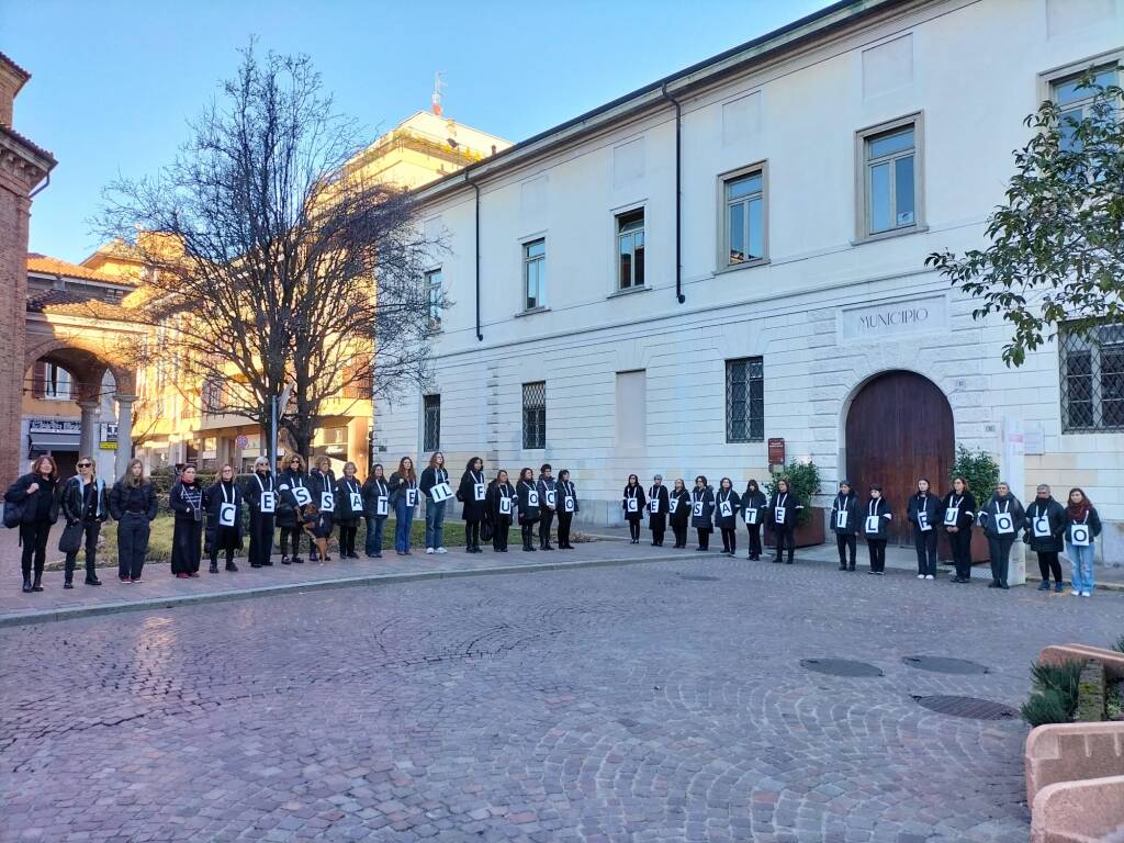 \"Cessate il fuoco\", flash mob pacifista a Busto Arsizio