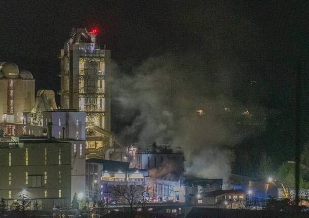 cementificio caravate incendio