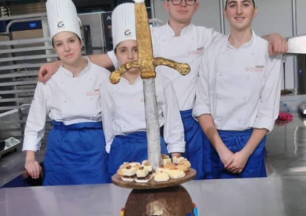Elmo e spada di cioccolato, lo IAL di Legnano celebra il Palio 