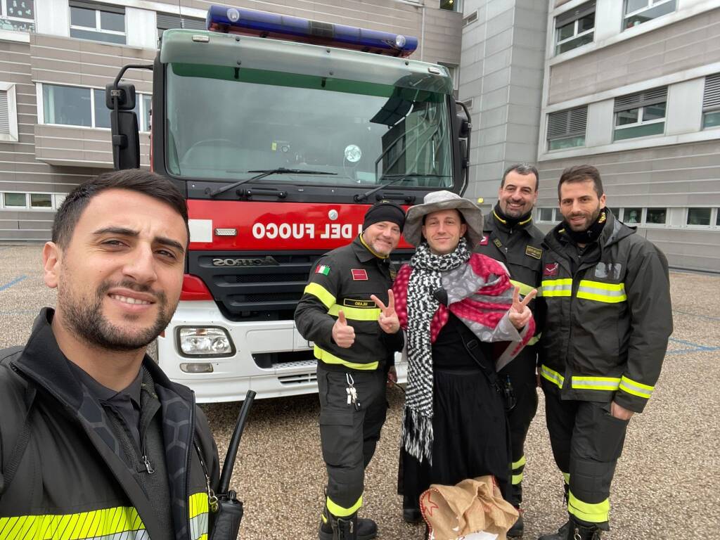 In Pediatria a Legnano la Befana dei Vigili del Fuoco