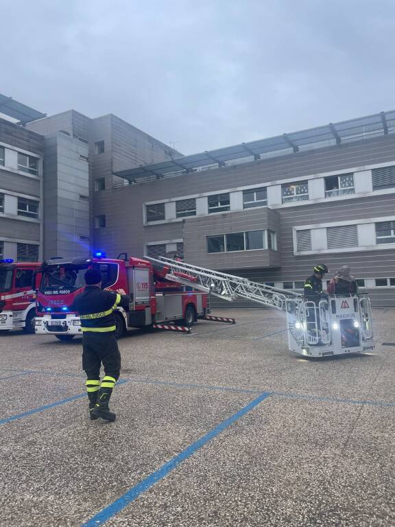In Pediatria a Legnano la Befana dei Vigili del Fuoco