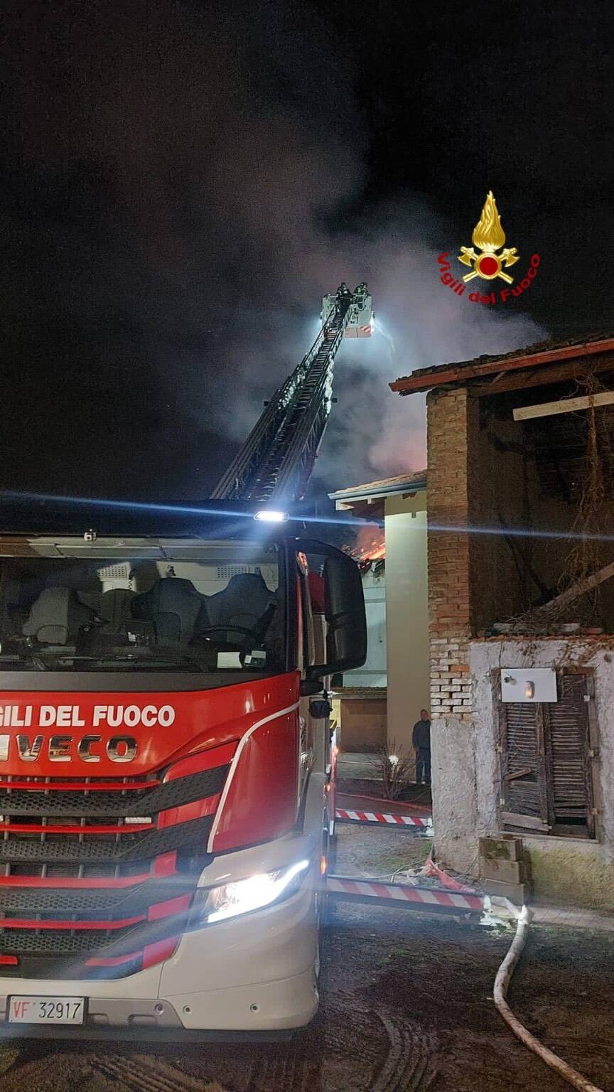 Incendio in una villetta a Cesate, evacuata una famiglia