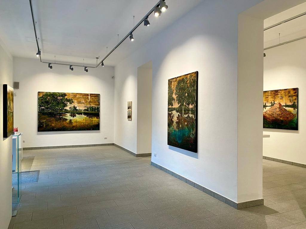 Jernej Forbici presenta "Auri sacra fames", nuova mostra personale da Punto sull’Arte