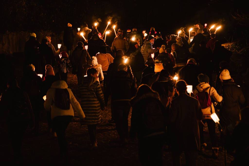 La fiaccolata di fine anno al Sacro Monte di Varese nelle foto di Matteo Canevari