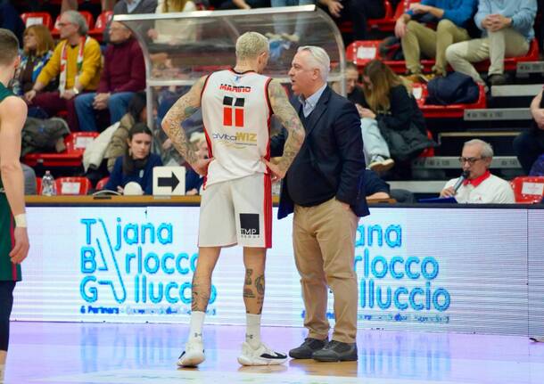La sfida tra Legnano Basket e Omegna nelle foto di Daniele Zaffaroni 