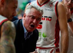 La sfida tra Legnano Basket e Omegna nelle foto di Daniele Zaffaroni