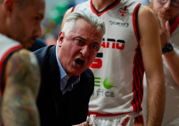 La sfida tra Legnano Basket e Omegna nelle foto di Daniele Zaffaroni 