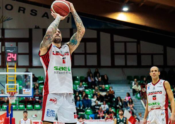 Legnano Basket perde contro Omegna, le foto di Ermanno Gallo