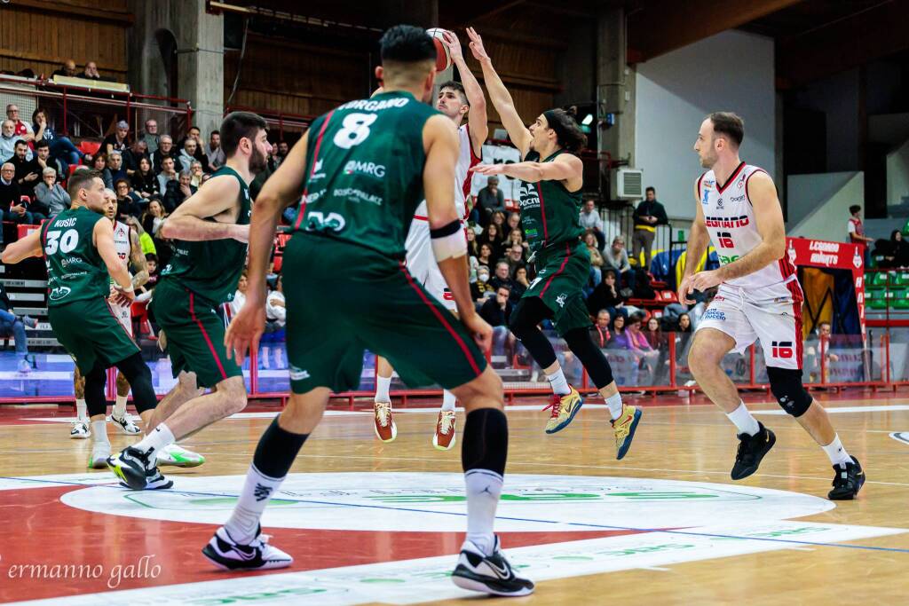 Legnano Basket perde contro Omegna, le foto di Ermanno Gallo