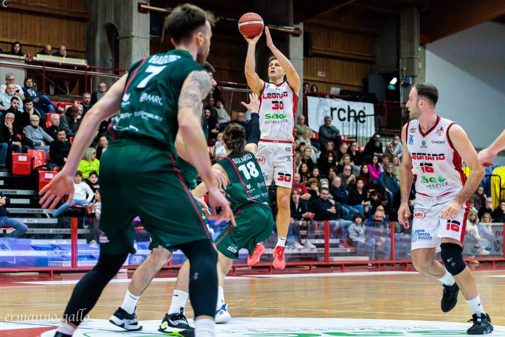 Legnano Basket perde contro Omegna, le foto di Ermanno Gallo