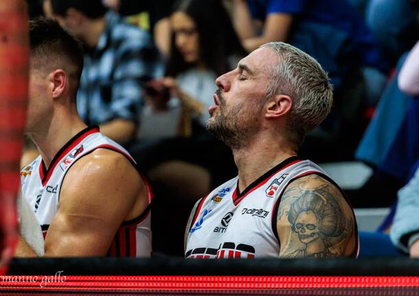 Legnano Basket perde contro Omegna, le foto di Ermanno Gallo