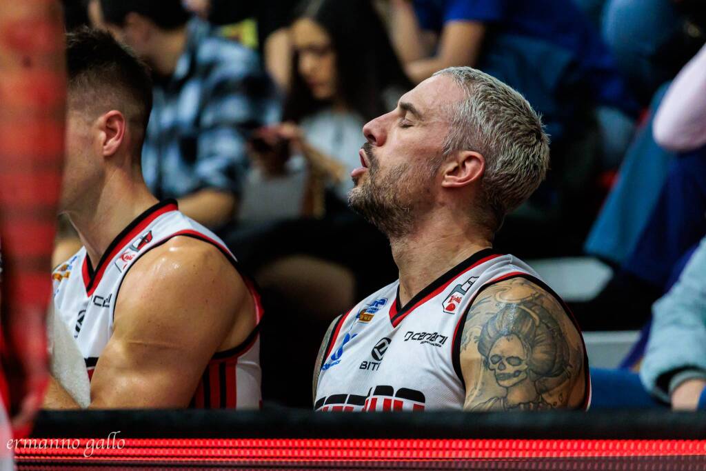 Legnano Basket perde contro Omegna, le foto di Ermanno Gallo