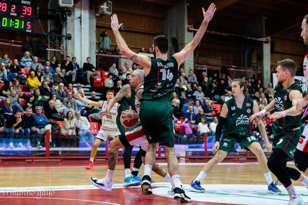 Legnano Basket perde contro Omegna, le foto di Ermanno Gallo