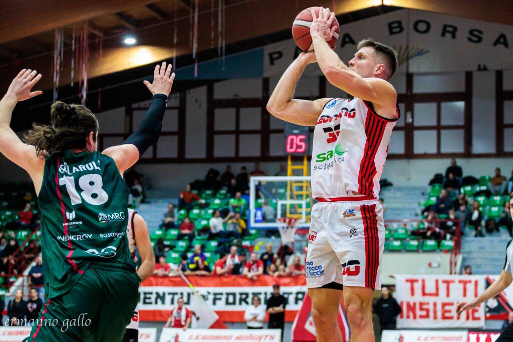 Legnano Basket perde contro Omegna, le foto di Ermanno Gallo