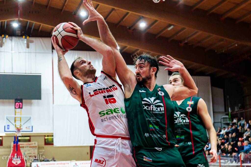 Legnano Basket perde contro Omegna, le foto di Ermanno Gallo